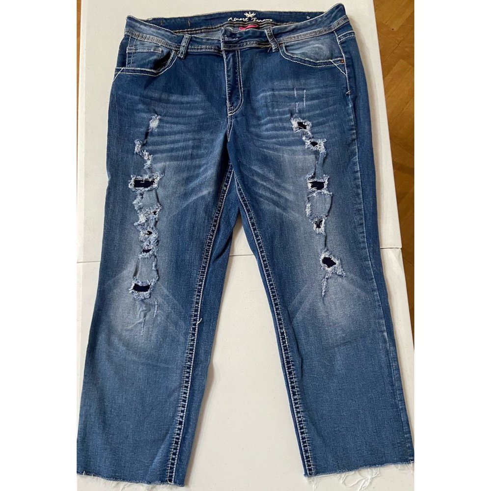 Almost famous capri jeans size 17